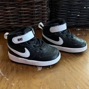 Nike Toddler shoes - size 5